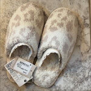 Barefoot Dreams Cream and Tan Slippers